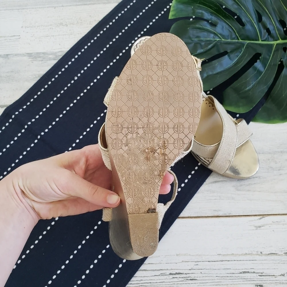 Lilly Pulitzer| Wedge Sandal Gold Textured Size 8.5